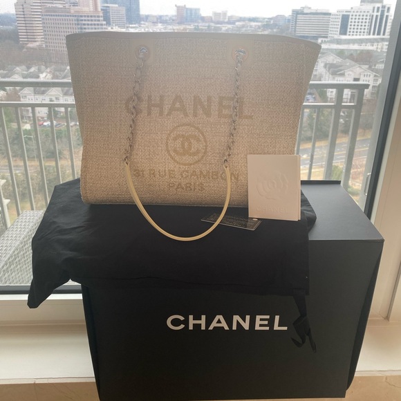 Authentic Chanel Deauville Bag - Picture 3 of 10